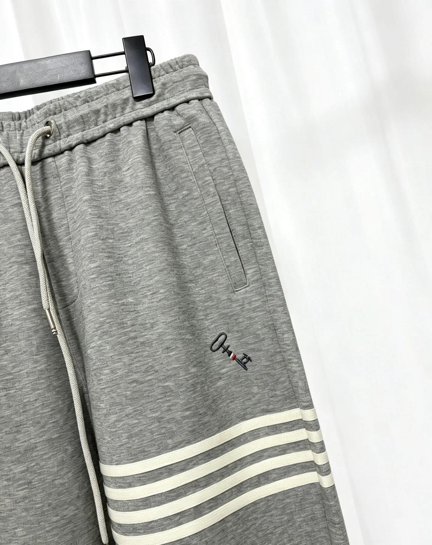 p175💰 Thom Browne · Thom Browne · ， Premium ， ， 。 ， ， 。 ， ， 。 Classic Cream White ， ， ， 。 ， Rebound ， ， ， 。 ✨Thom Browne 。 Classic + ， 。 Size M-3XL， 🌟🌟